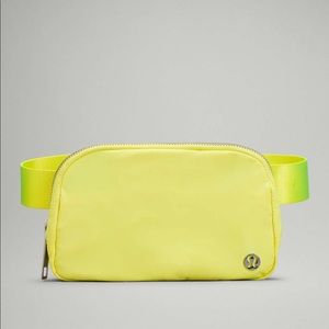 Lululemon Everywhere Belt Bag - Electric Lemon